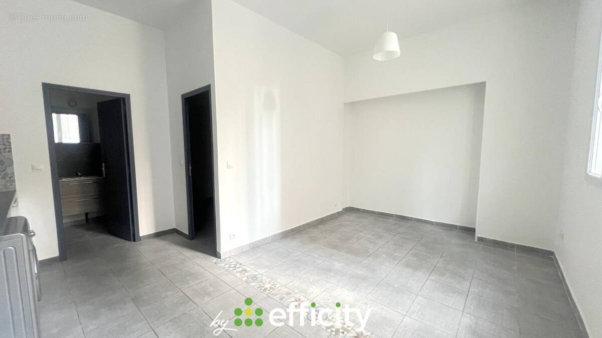 Appartement à MARSEILLE-3E