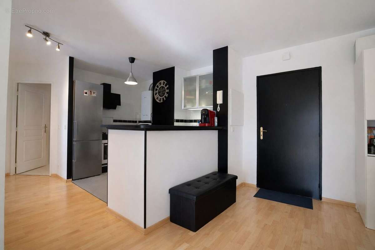Appartement à VAUJOURS