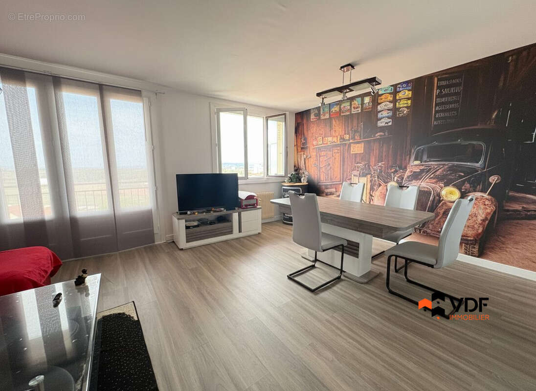 Appartement 67 m² à Riorges  - photo 2