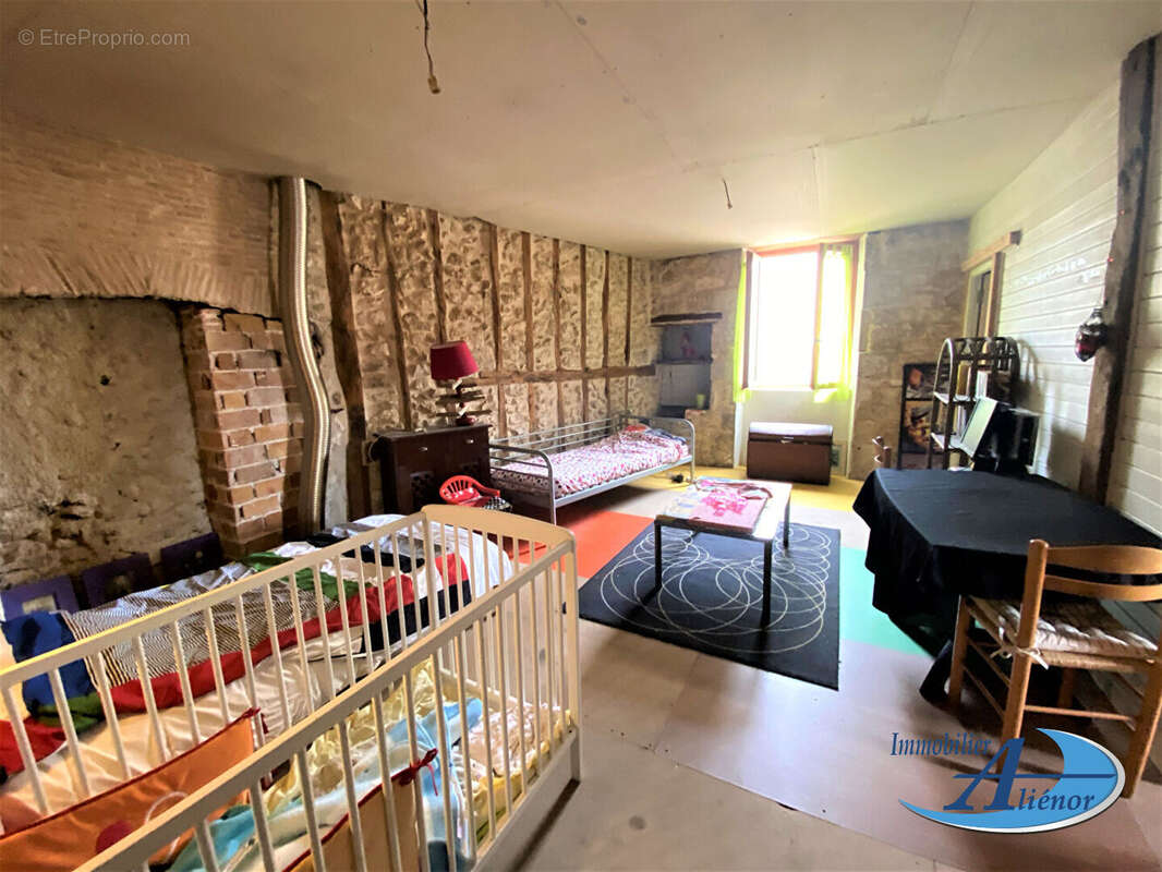 Maison à SAINT-PARDOUX-LA-RIVIERE