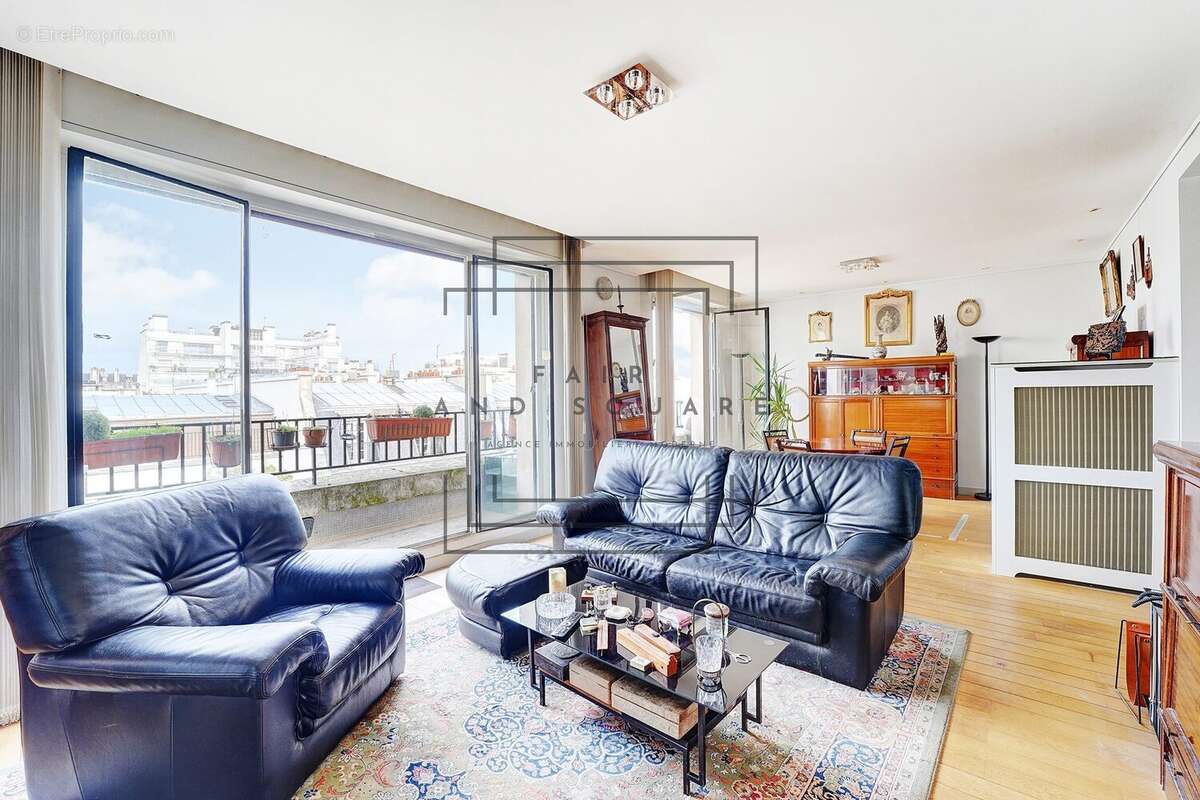 Appartement à PARIS-16E