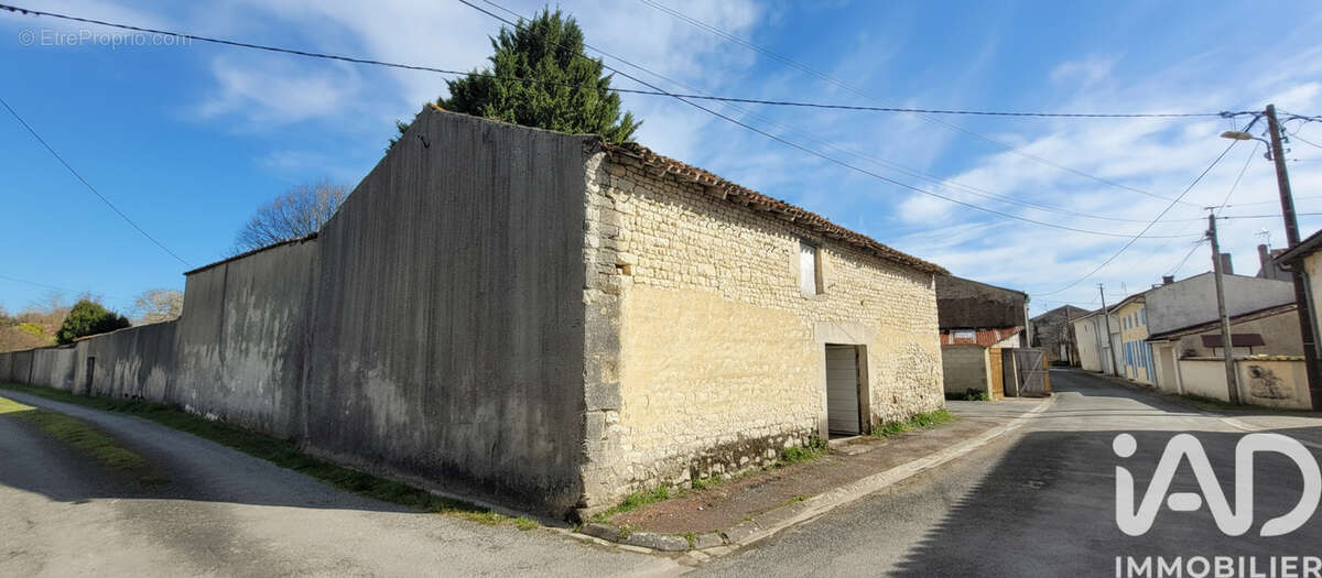 Photo 2 - Maison à LA VERGNE