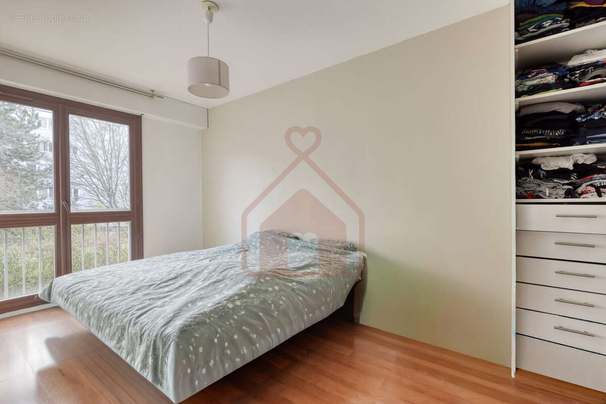 CHAMBRE 1  - Appartement à VILLEJUIF