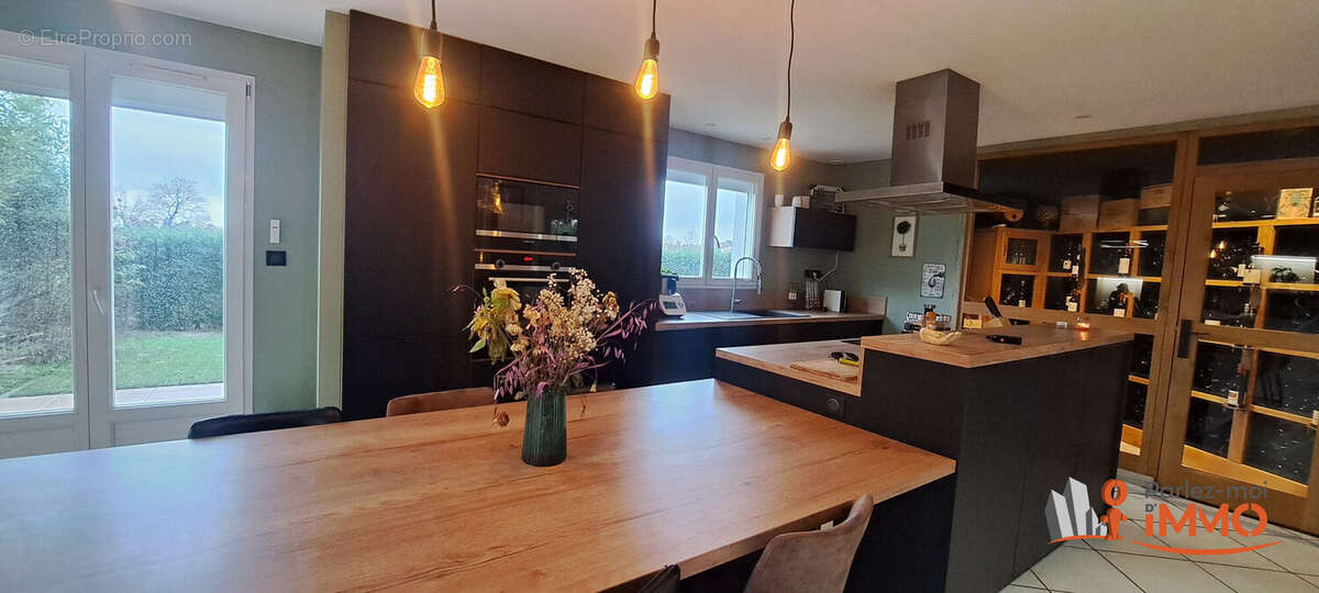 Maison à SAINT-BONNET-LES-OULES