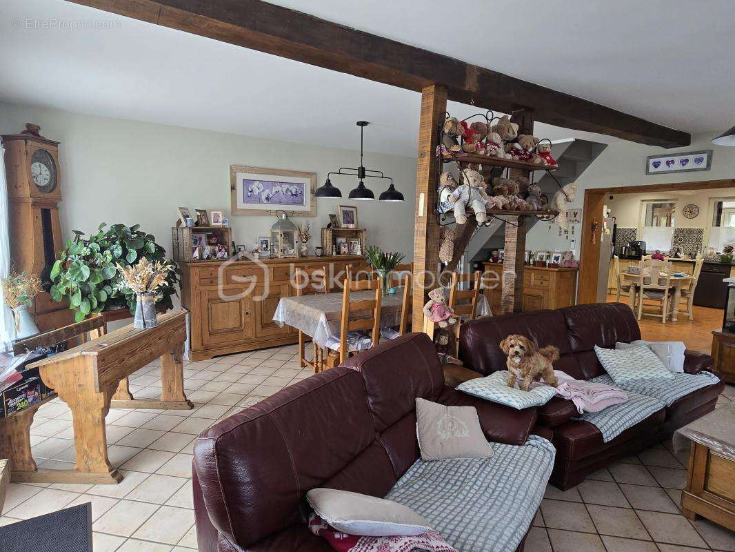 Maison familiale de 138m² - 4 chambres, jardin et garage - Tillé (60000) - photo 8