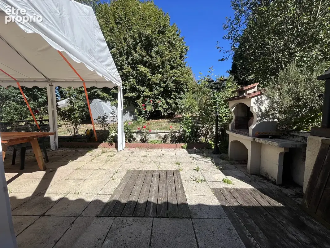 Ensemble immobilier à ETAGNAC - photo 10