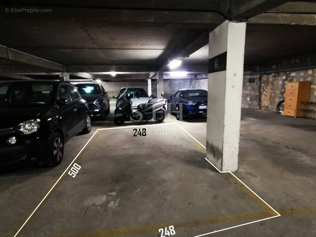 Parking à PARIS-15E