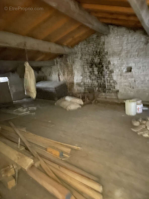 Maison a rénover  entre NIORT et MAUZE SUR LE MIGNON 100m2 environ avec jardin - photo 8