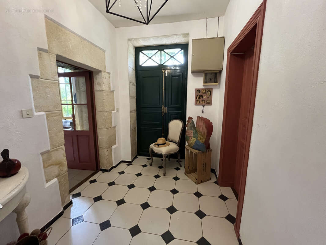 Maison à ROULLET-SAINT-ESTEPHE