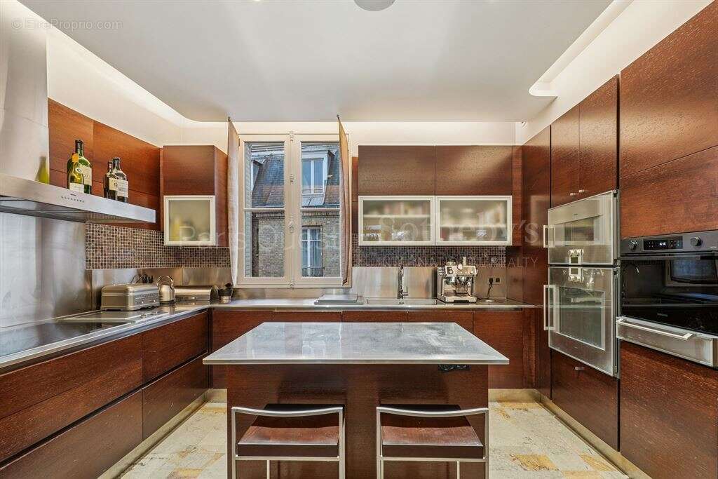 Appartement à PARIS-7E