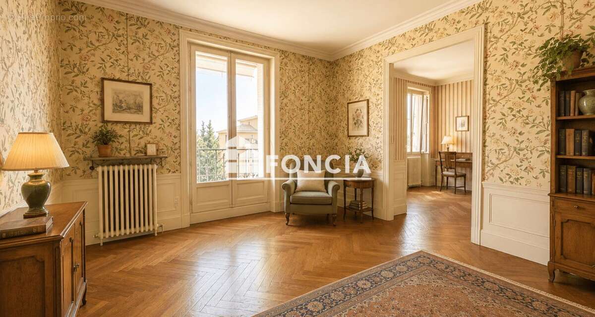 Opportunité FONCIA, T5 de 104m2 + 2 chambres de bonne + 1 cave : Intra-Muros - photo 3