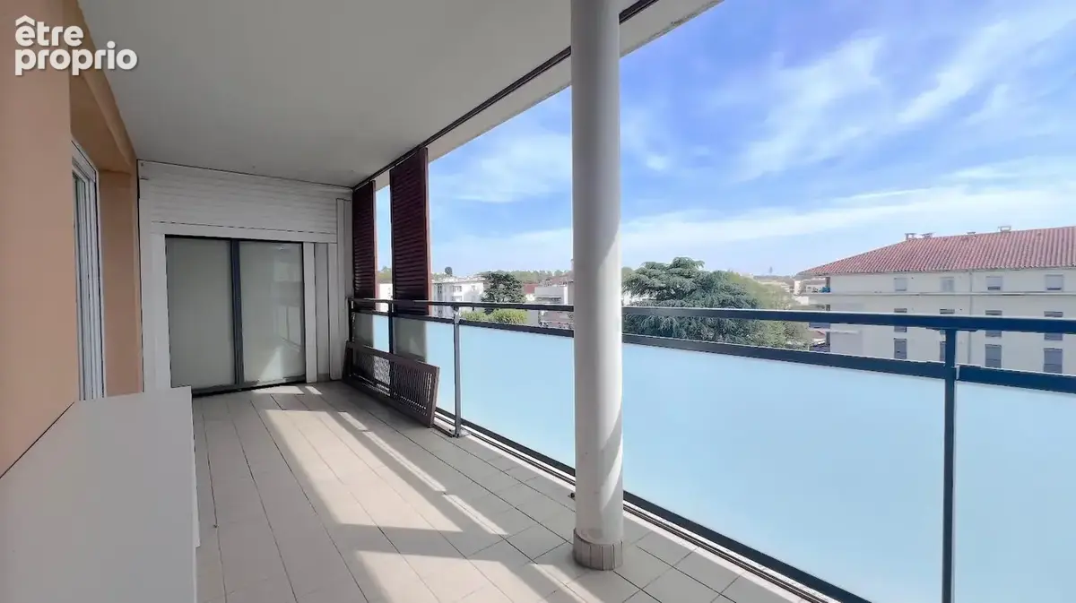   - Appartement à DECINES-CHARPIEU