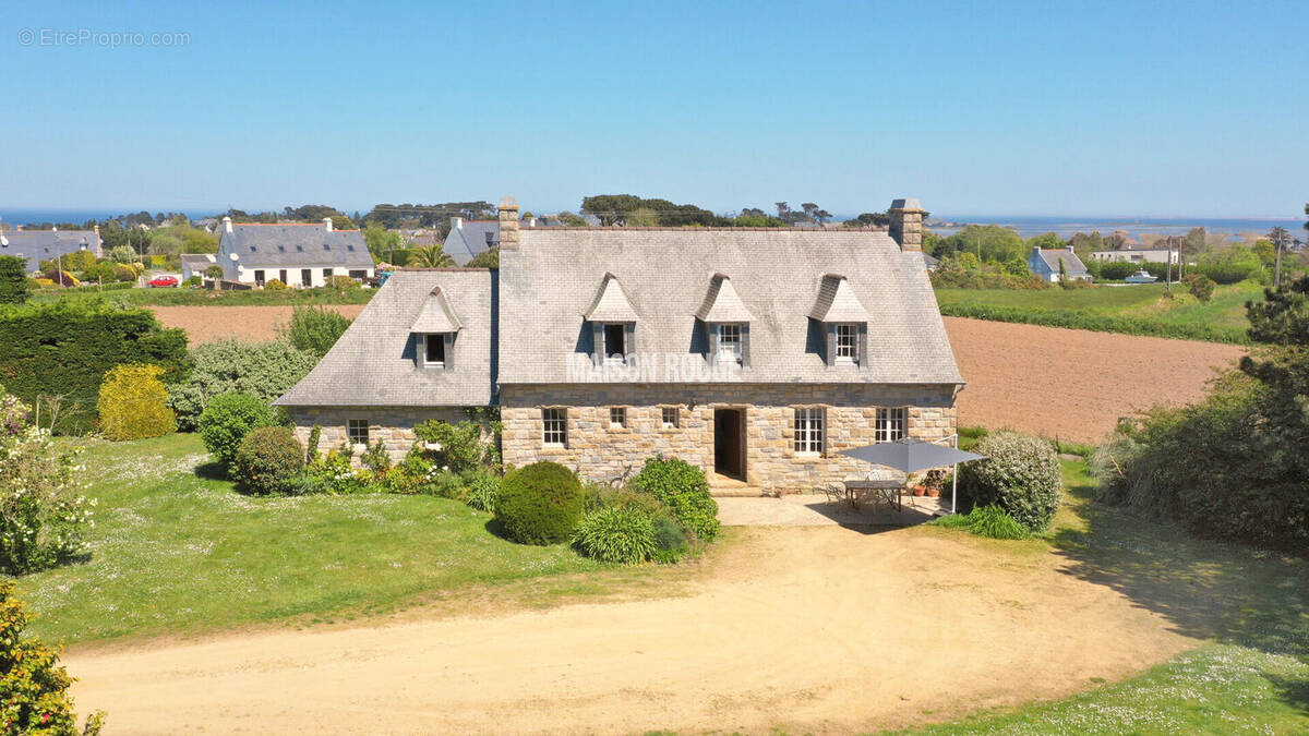 Maison à PLOUGRESCANT