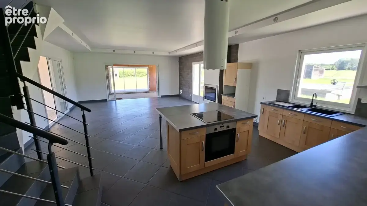 Maison 161 m² à Saintes  - photo 4