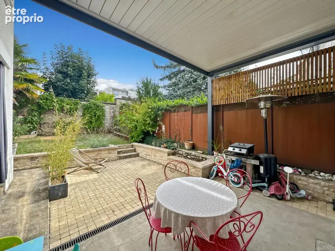 Périgueux centre – Maison de charme rénovée avec garage et jardin - photo 17