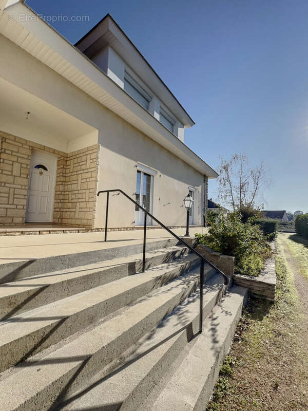 Maison à DOMPIERRE-SUR-BESBRE