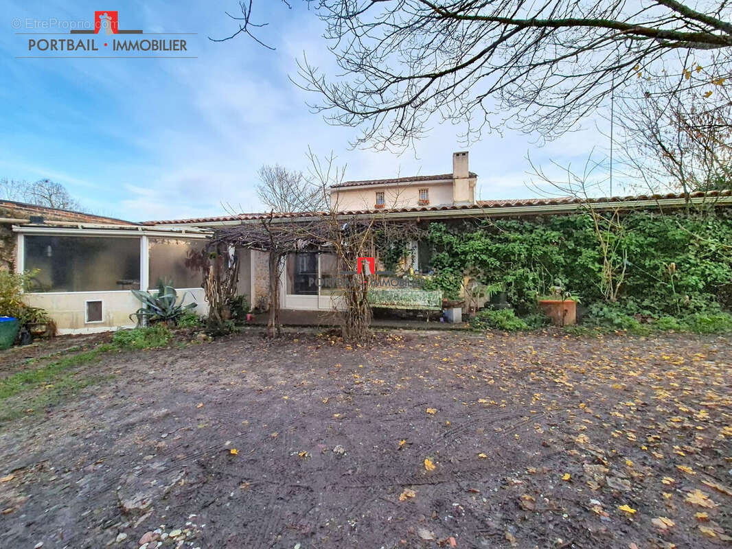 Maison à BLANQUEFORT