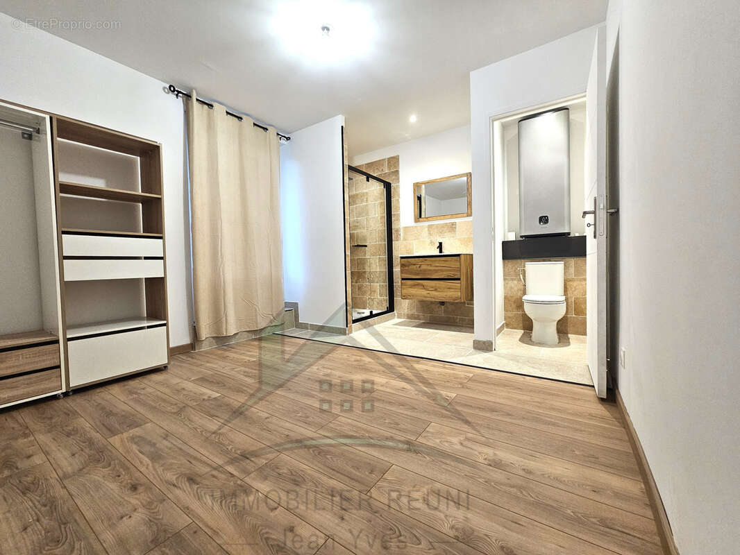 Appartement à SAINT-MITRE-LES-REMPARTS