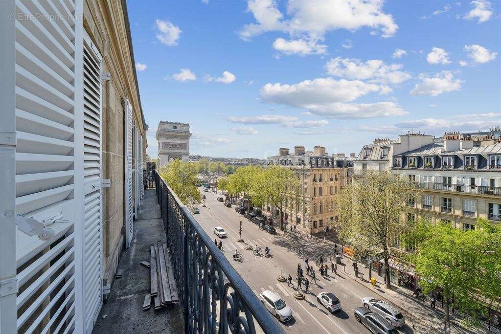 Appartement à PARIS-8E