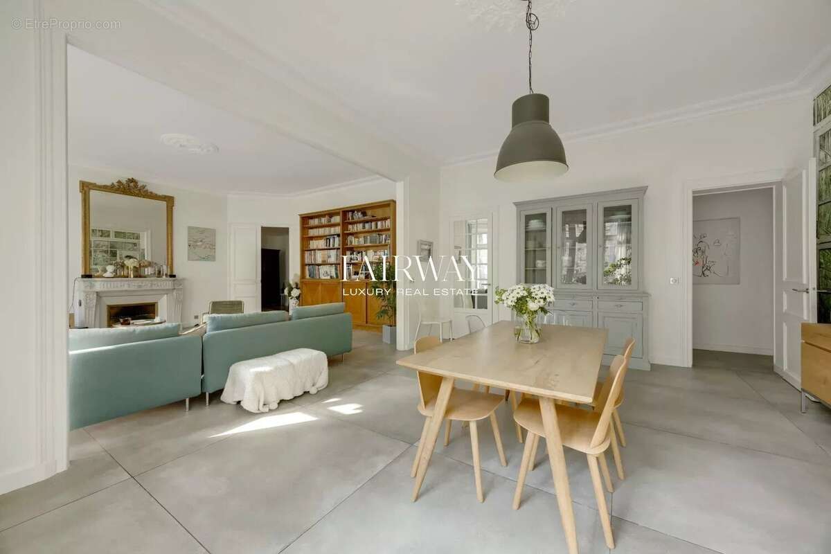 Appartement à PARIS-17E