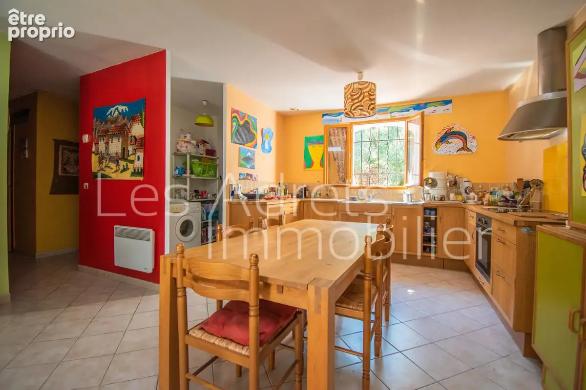 Maison au calme avec 4 chambres, grand terrain et superbe potentiel - photo 7