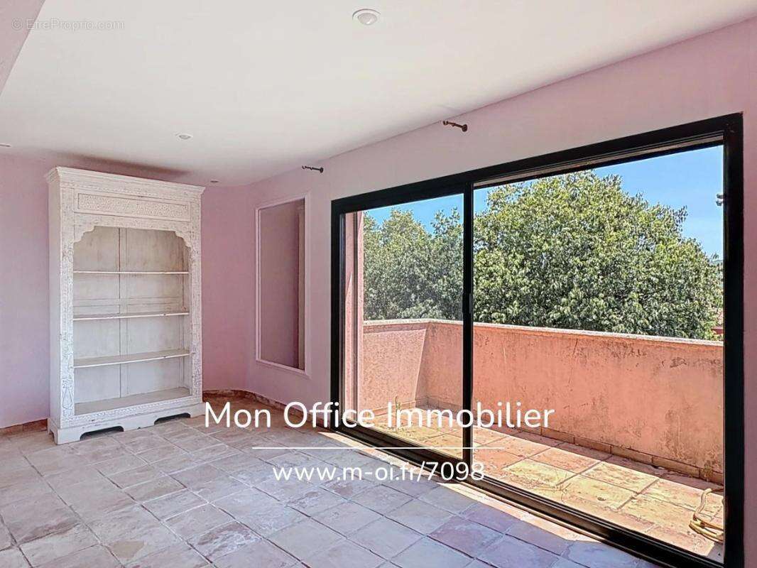 Référence : 7098-les. - maison de maître t7 à rénover au coeur du village de cogolin - photo 12