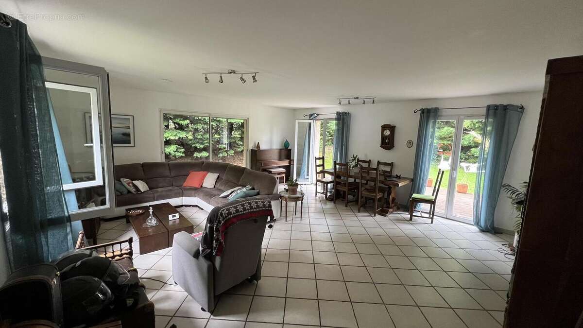 Photo 5 - Maison à LA TOUR-DE-SALVAGNY