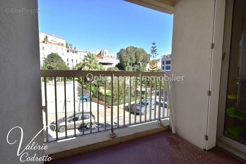 Appartement traversant 87 m² avec terrasse plein sud, parking et 2 caves – Hyères Centre 83400 - photo 10