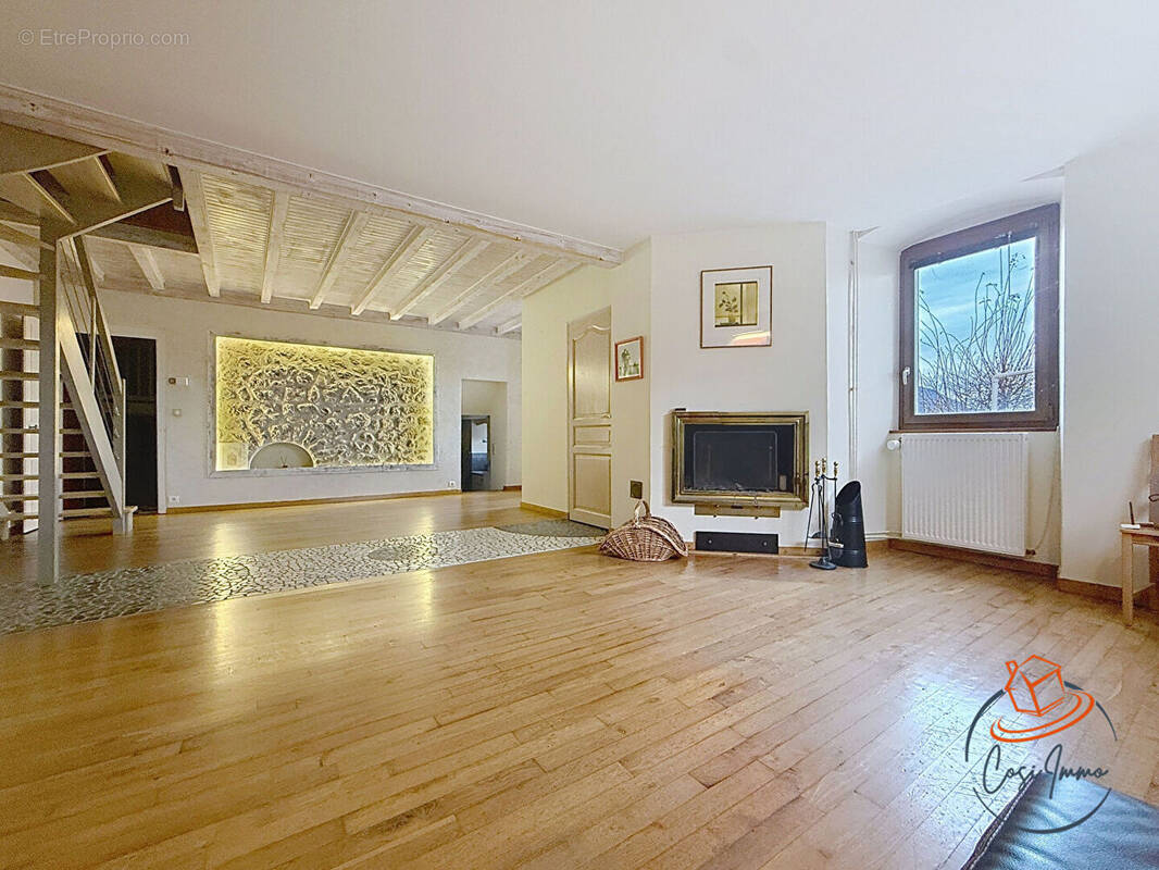 Maison à BELLEGARDE-SUR-VALSERINE