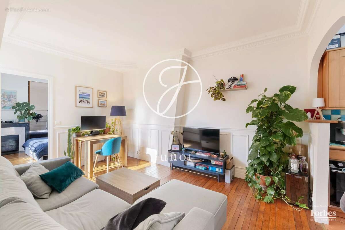 Appartement à PARIS-18E