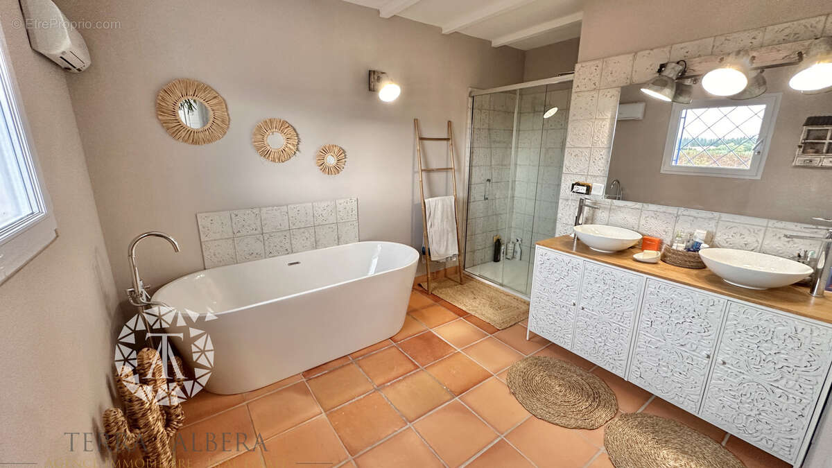 Maison à SAINT-GENIS-DES-FONTAINES