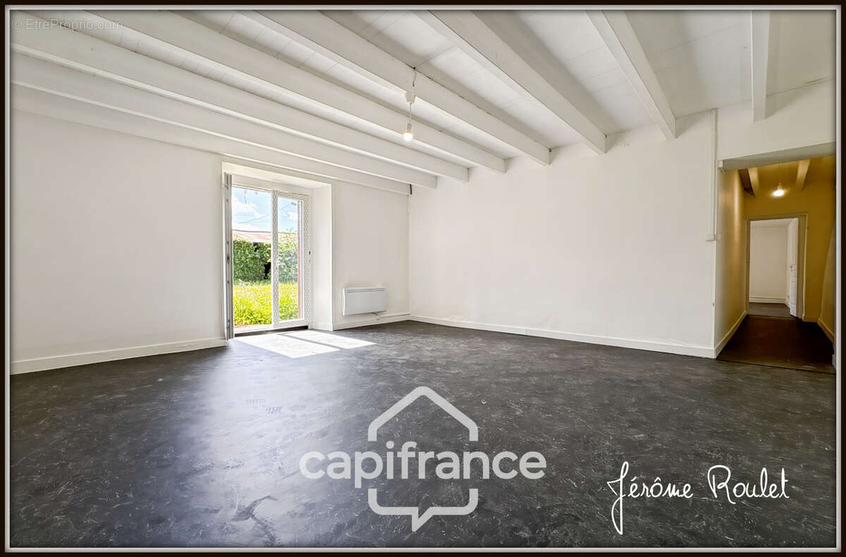 Maison en pierre à vendre 5 pièces 2 chambres Nombreuses Dépendances Terrain 22 400 m² Champigny-En-Rochereau (86) - photo 14