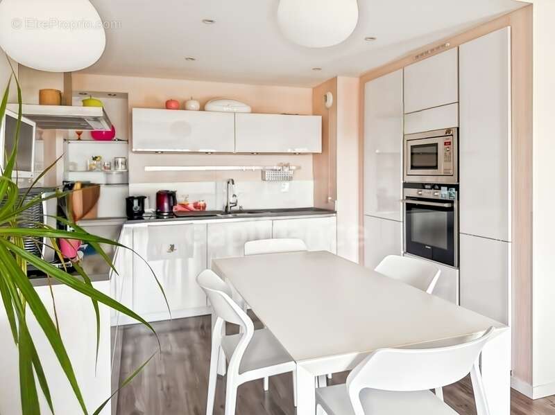 Appartement à LE RELECQ-KERHUON