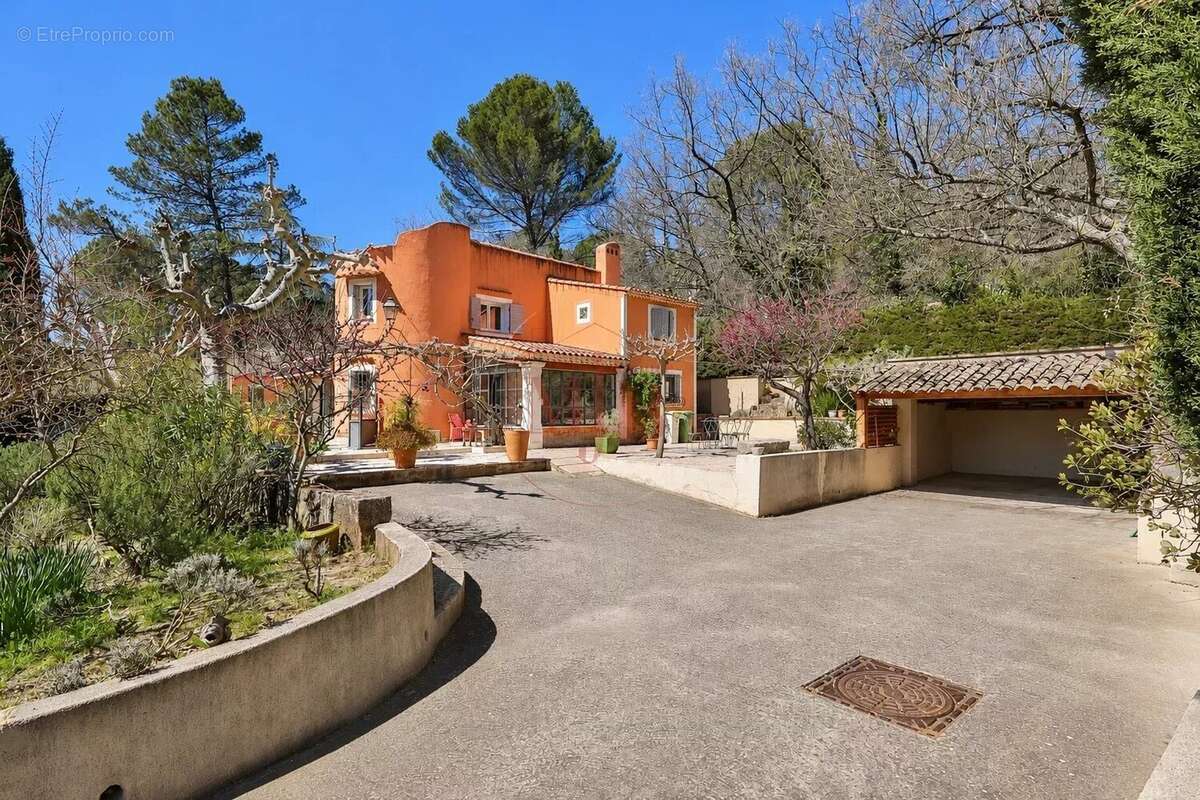 Maison 193 m² à Le Tholonet  - photo 13