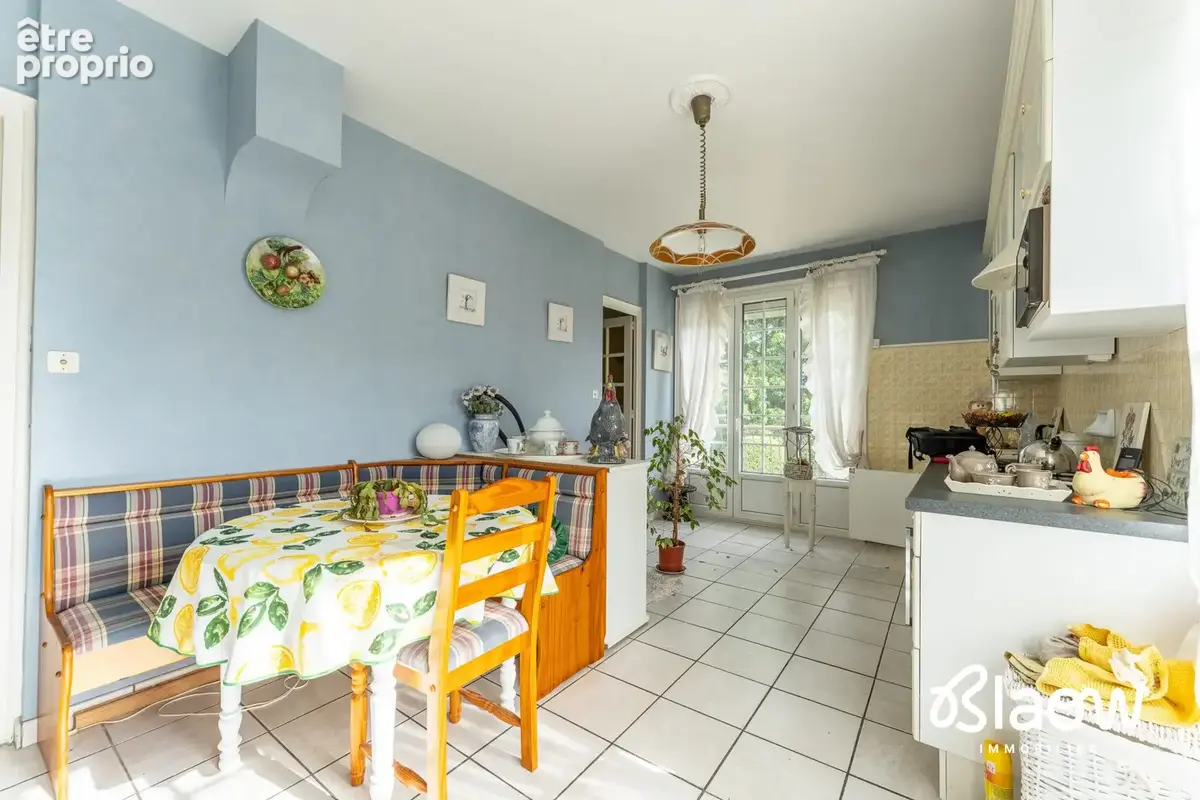 Maison 8 pièces 246 m² à vendre à Saint-Laurent-De-Mure (69720) - photo 6