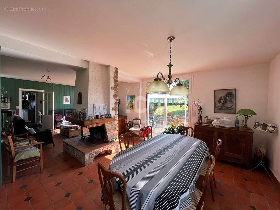 Maison à LA CHAPELLE-BASSE-MER