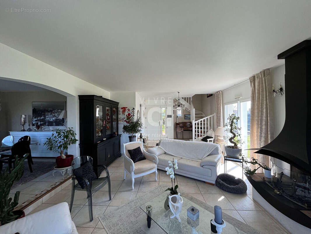 Maison à LA CHAPELLE-BASSE-MER