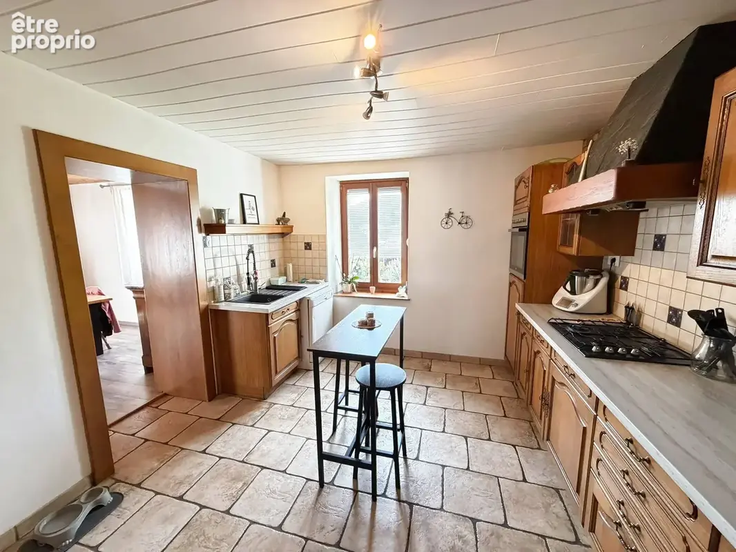 Vente maison de village rénovée, mitoyenne par l'arrière, sur terrain de 7,07 ares LA LONGINE - photo 5