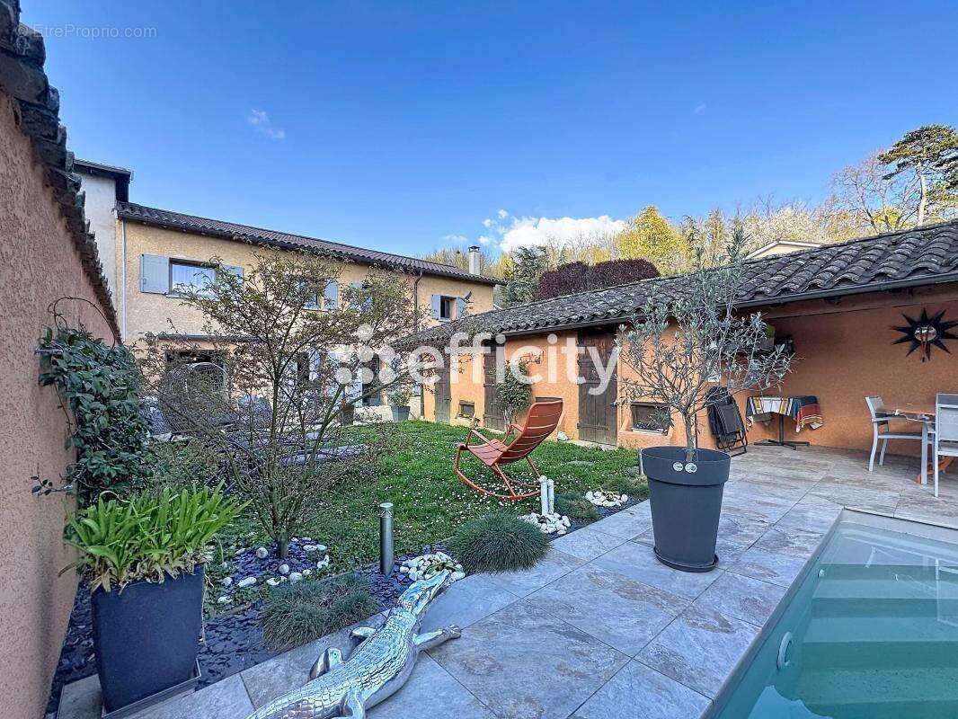 Maison à NEUVILLE-SUR-SAONE