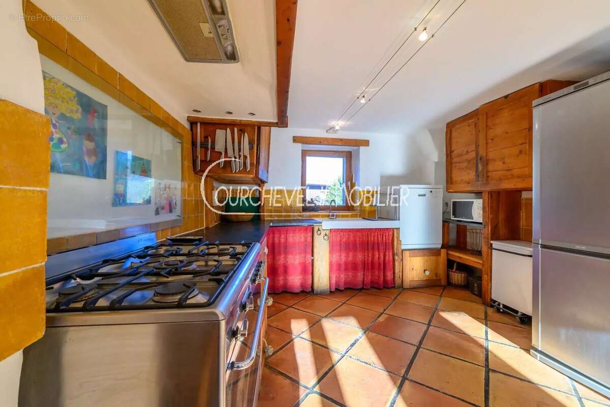 Maison à LES ALLUES