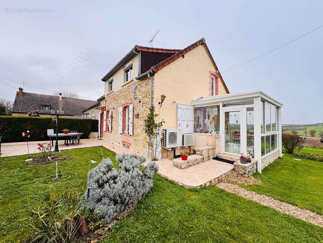 Maison ancienne rénovée à MONTAPAS - photo 2