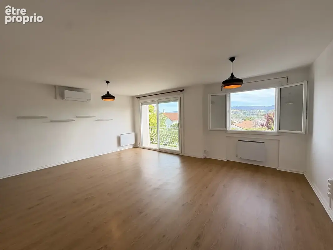 Emplacement no1 - Maison entièrement rénovée avec piscine chauffée - photo 11