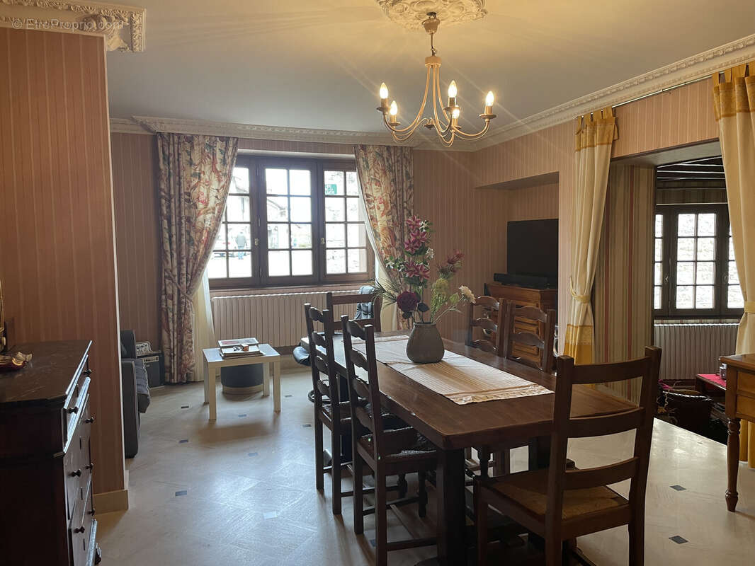 Maison à SAUVIAT-SUR-VIGE