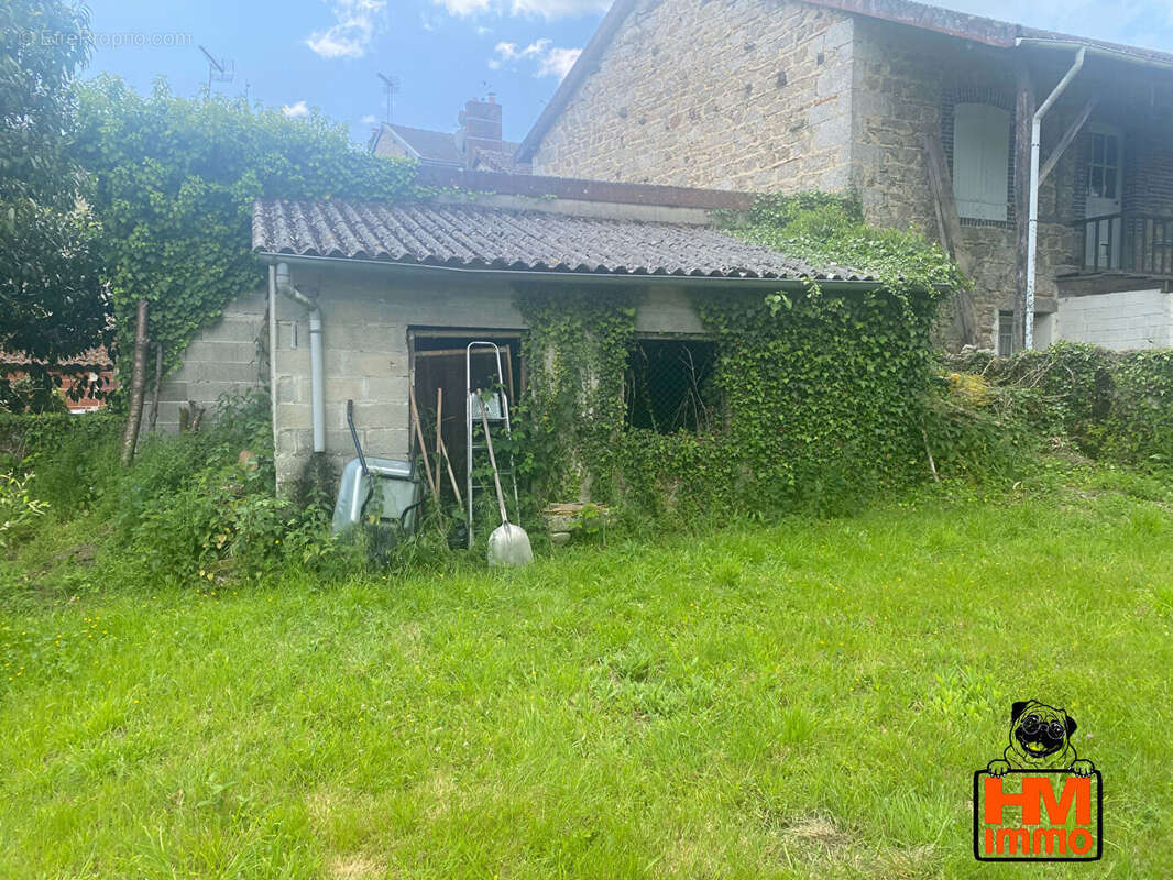 Maison à SAUVIAT-SUR-VIGE