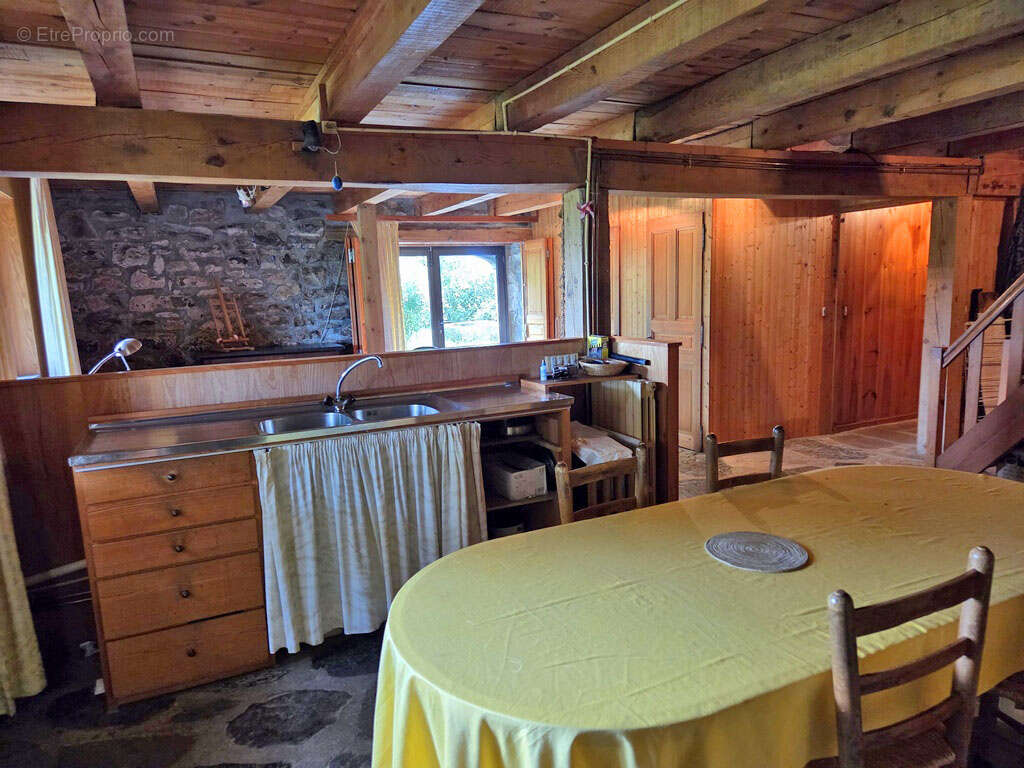 Ferme rénovée avec atelier d'artisan secteur St front - photo 10