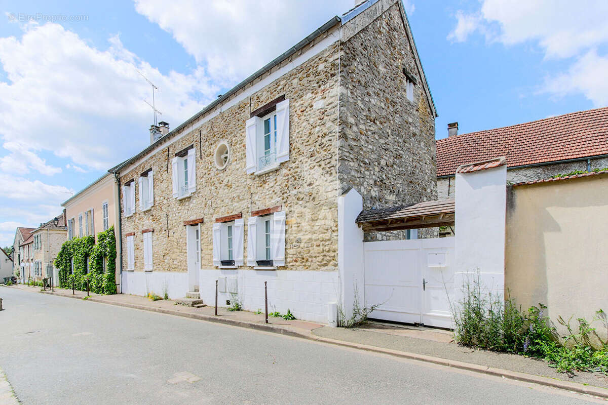 Maison à CRESPIERES