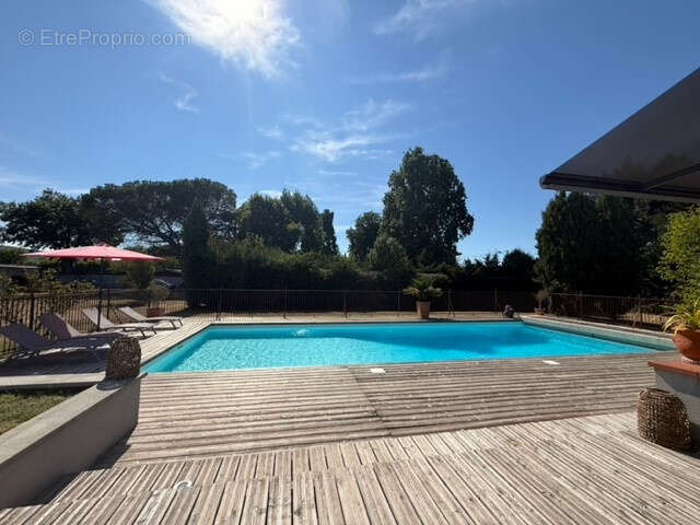 Maison T5 de 292 m2 avec piscine et terrain de 2000 m2 - photo 2