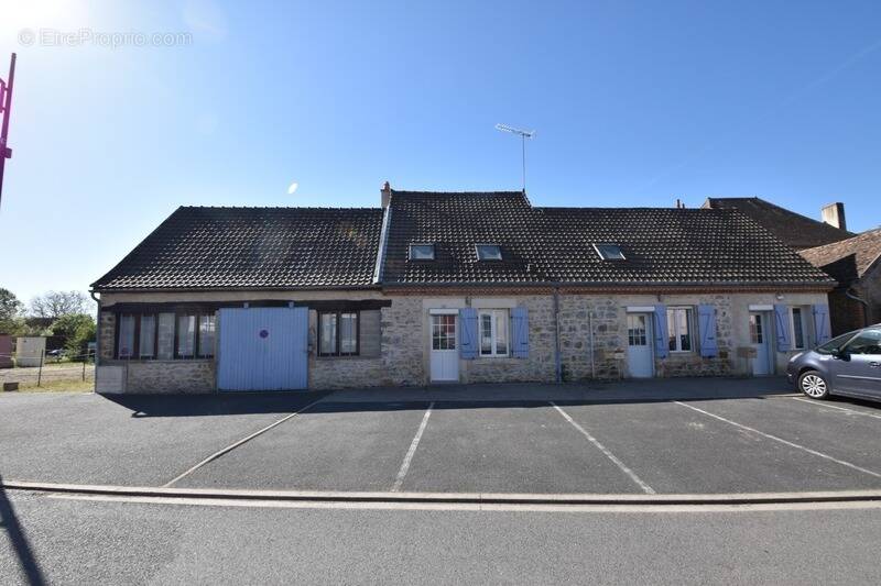 Maison à GARNAT-SUR-ENGIEVRE