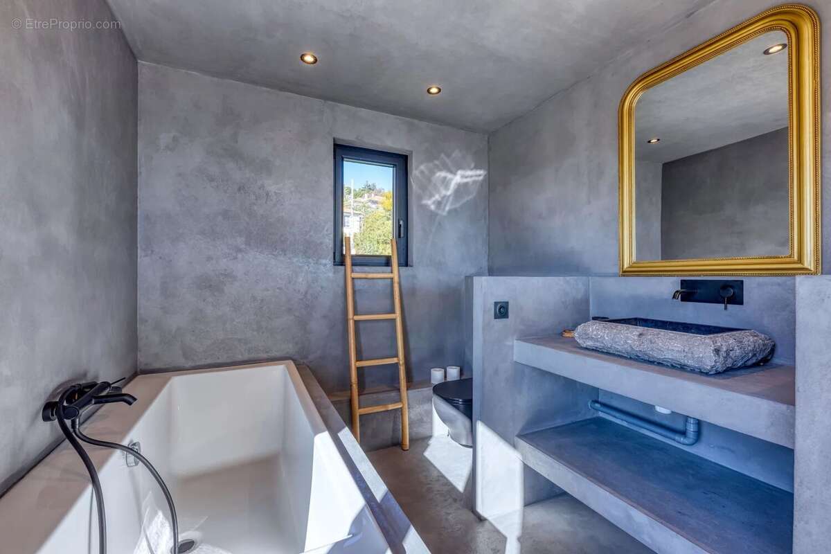 Maison à VALLAURIS