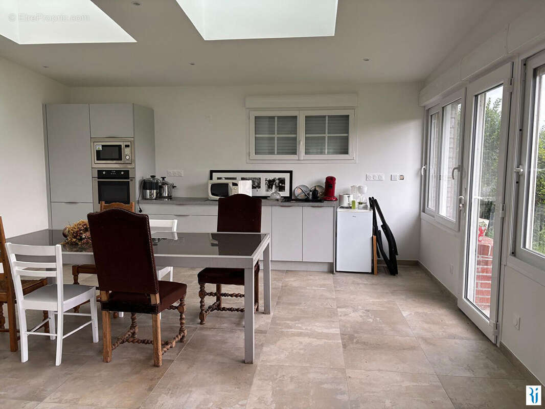 Ensemble immobilier de 2 maisons sur 4000 m² ! - photo 5